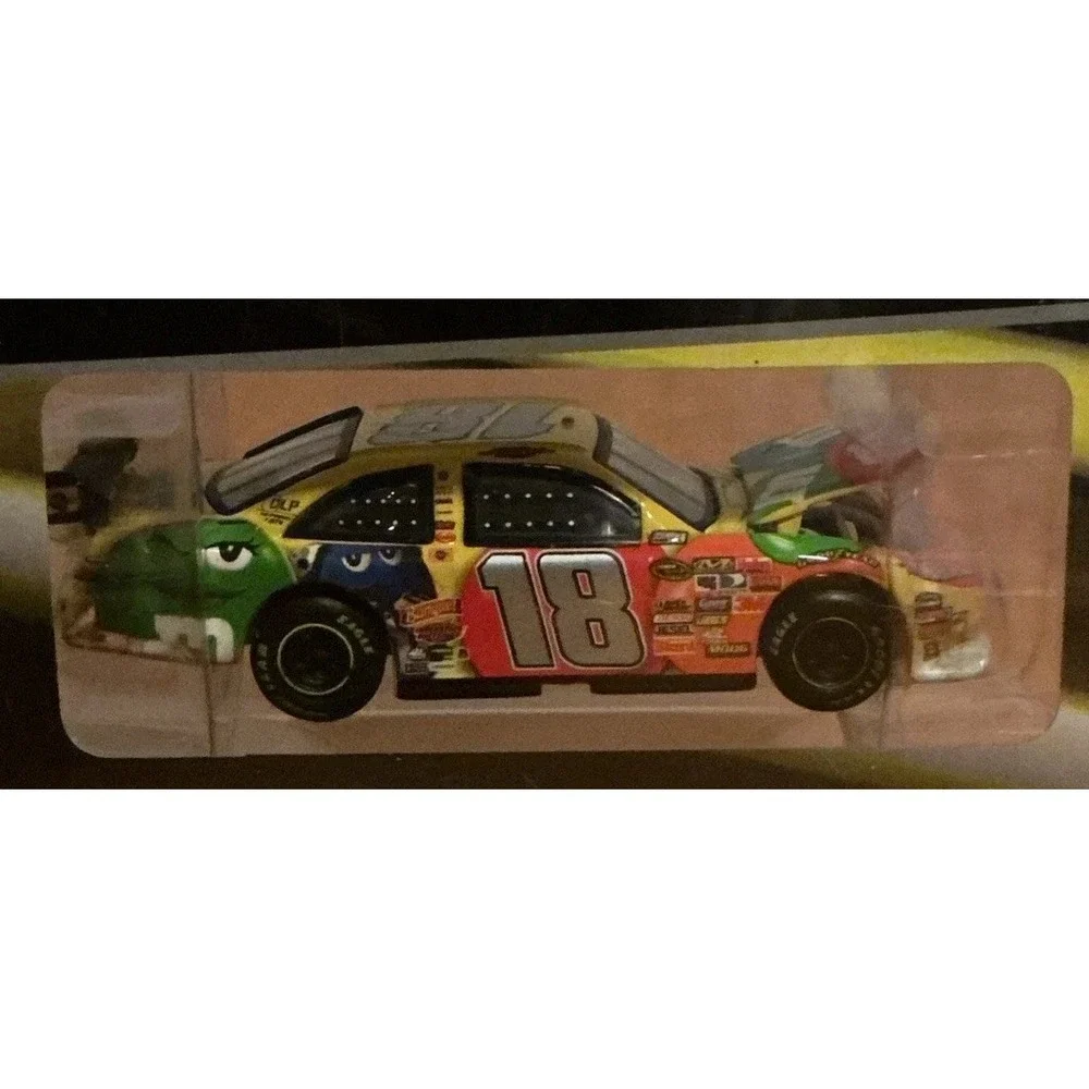 2008 Kyle Busch #18 M&M's COT 1/64 Nascar Action Platinum Series Diecast NEW